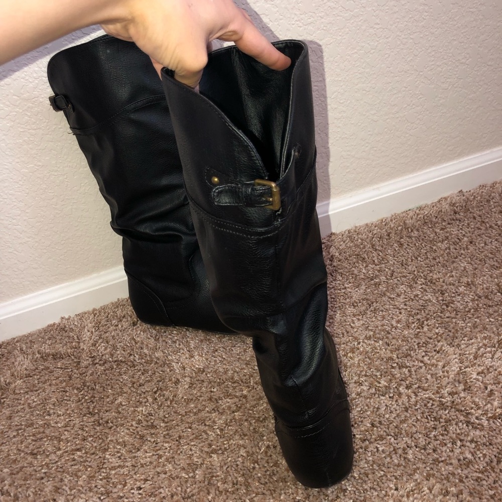 BOOTS - Picture 2 of 8